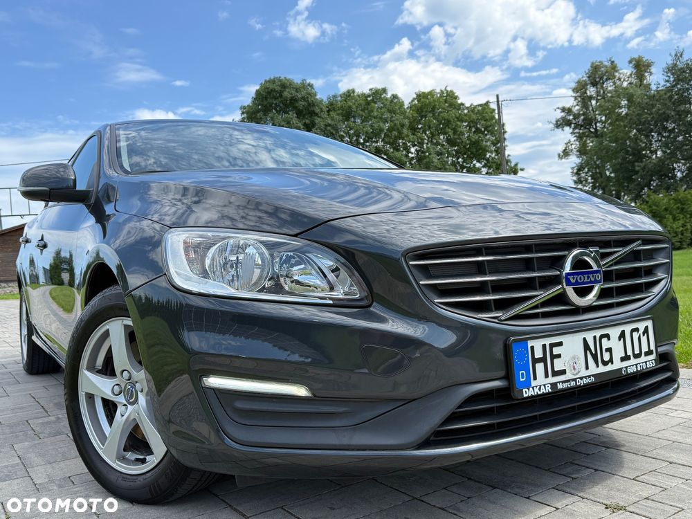 Volvo V60 D2 Momentum - 2