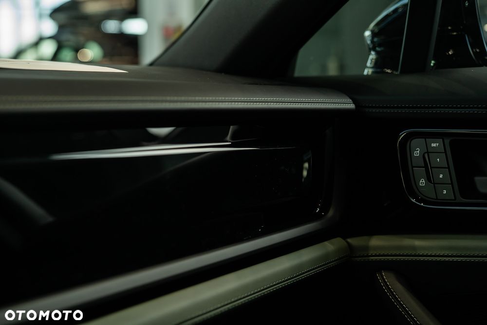 Porsche Panamera 4 - 32
