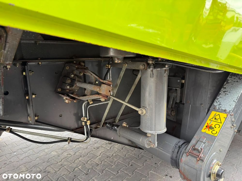 Claas MEDION 340 330  MEGA 350 320 - 33