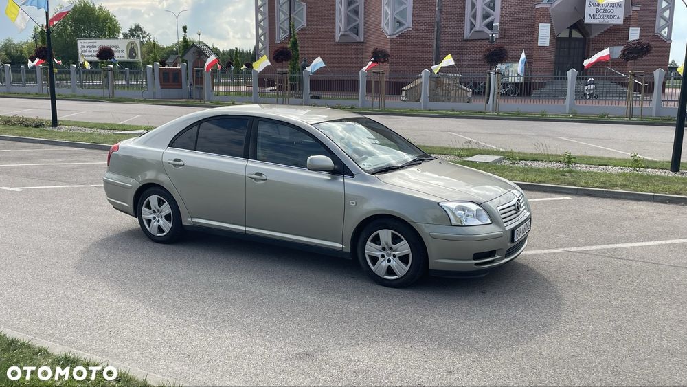 Toyota Avensis - 2