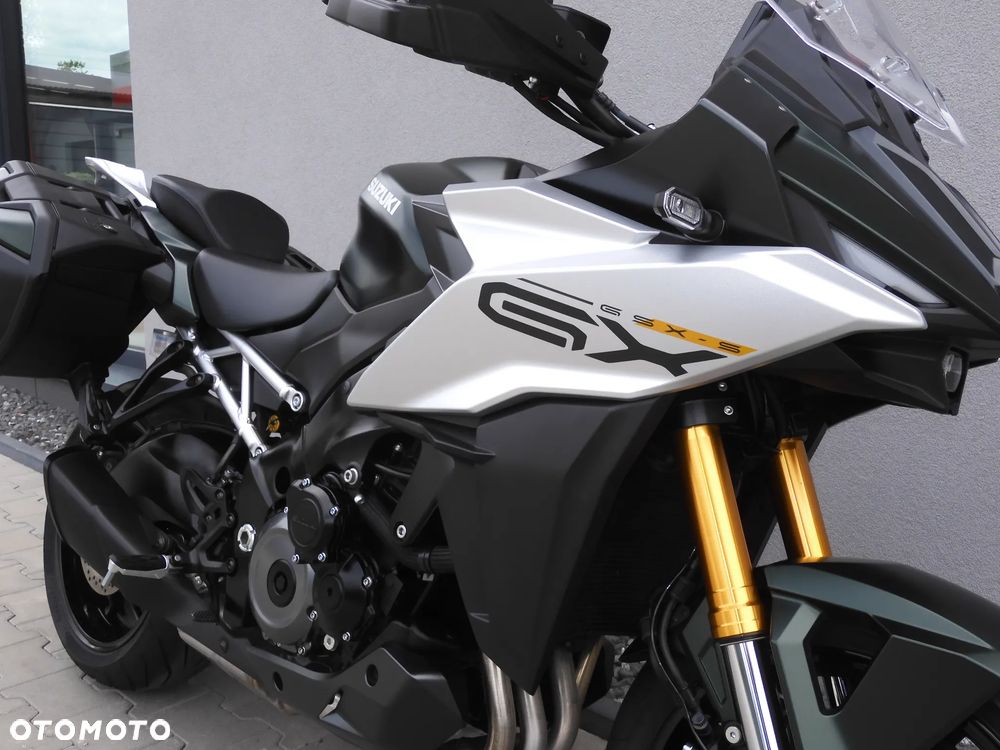 Suzuki GSX - 21
