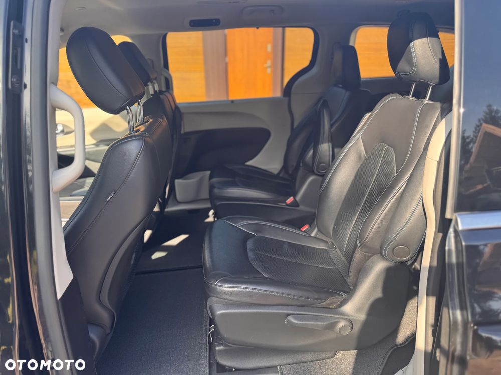 Chrysler Pacifica - 19