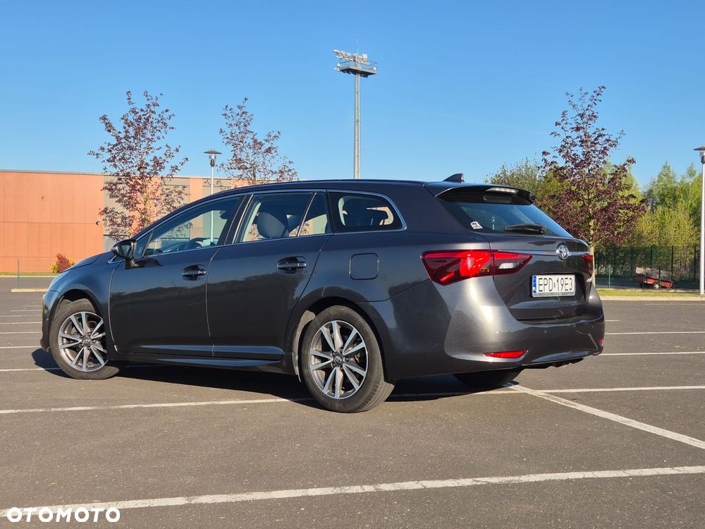 Toyota Avensis 1.6 Active - 3