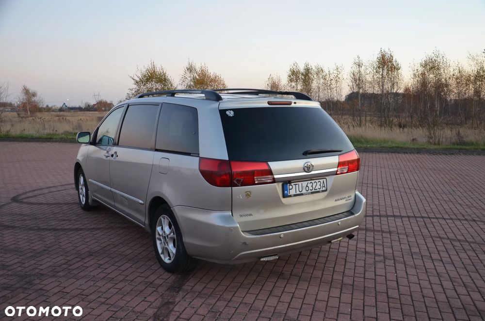 Toyota Sienna - 4