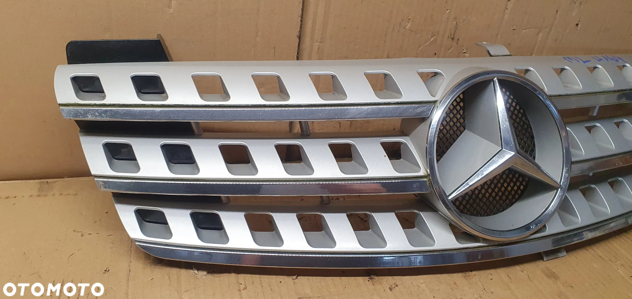 Grill atrapa zderzaka Mercedes ML W164 A1648880123 A1648800685 - 2