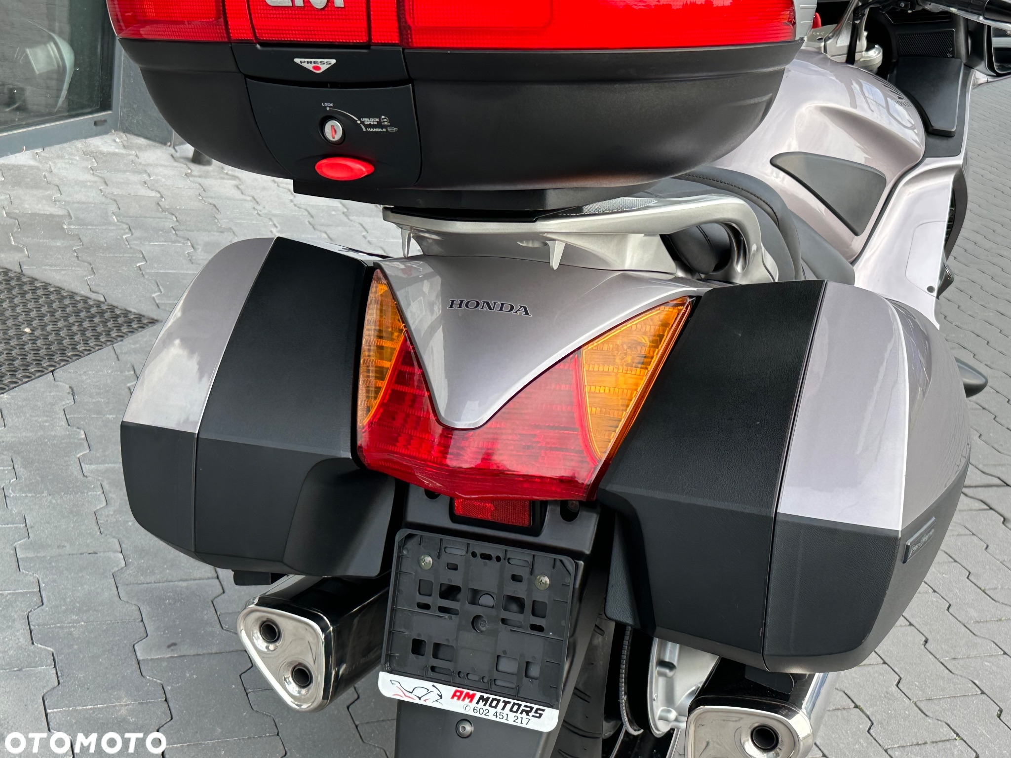 Honda ST - 9