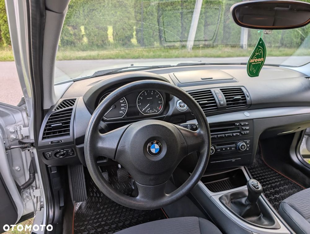 BMW Seria 1 116i - 25