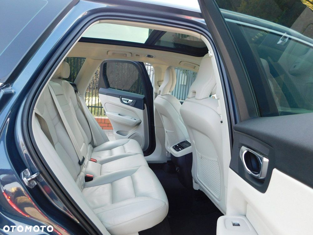 Volvo XC 60 D3 Momentum Pro - 22