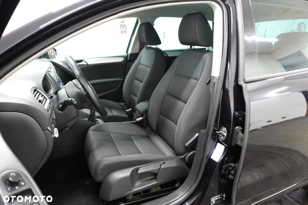 Volkswagen Golf 1.6 TDI DPF Comfortline - 23