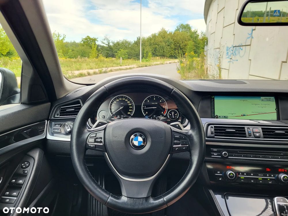 BMW Seria 5 525d xDrive - 10