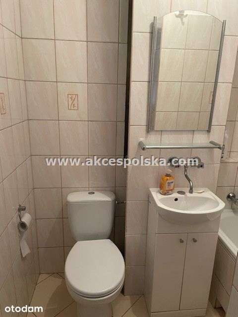 Przestronny pokój,oddzielna kuchnia, dobra komun.