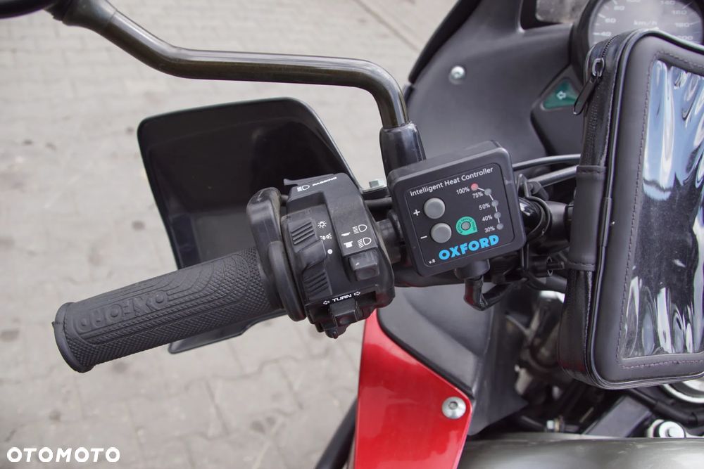 Motocykl na części - Honda XL1000 Varadero 996 cm3 94 KM SD01E 2001R Silnik Skrzynia Laga Owiewka Osłona Szyba Kufer Siedzenie Set Lampa Kierunkowskaz Wydech Manetka Sterownik Moduł Czujnik Licznik Przycisk - 13