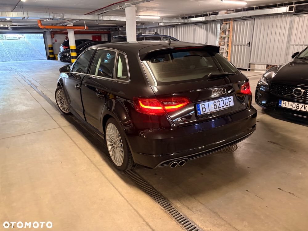Audi A3 Sportback 2.0 TDI S tronic S line Sportpaket - 4