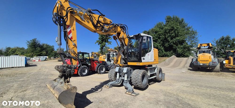 Liebherr A913 - 4