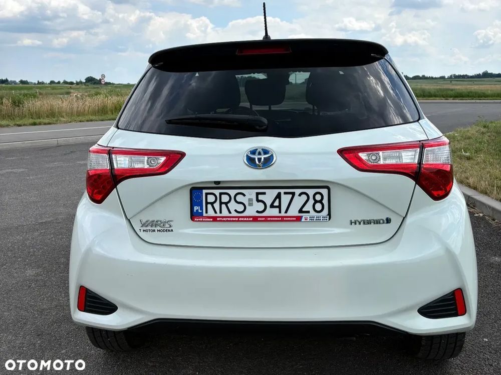 Toyota Yaris Hybrid 100 Premium - 4