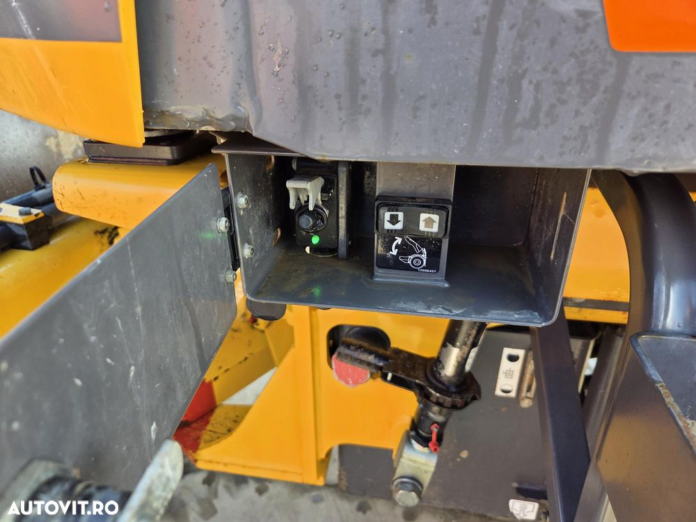 Volvo SD135B, 13,5t, latime tambur 2,3m, FULL OPTION, AC, oblon electric, GPS, antifurt, senzori pozitie, Anv 80% -ok, motor Volvo 150CP, Lung 6,1m, posibilitate leasing 4 ani, PROMOTIE 69.900 EUR+Tva - 13