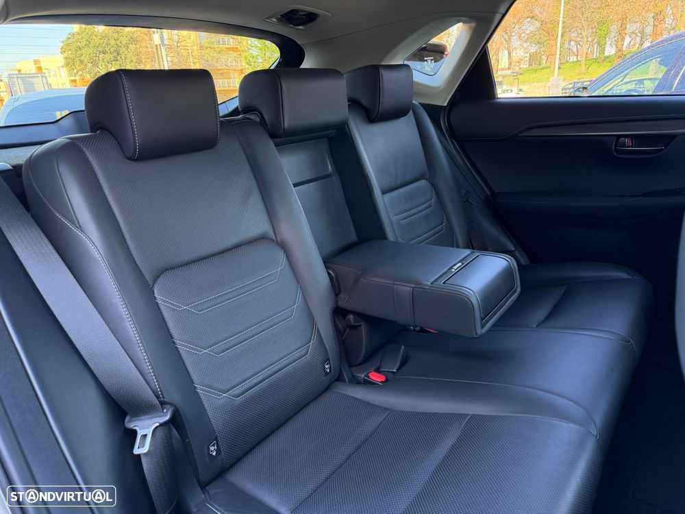 Lexus NX 300h Executive+ - 21