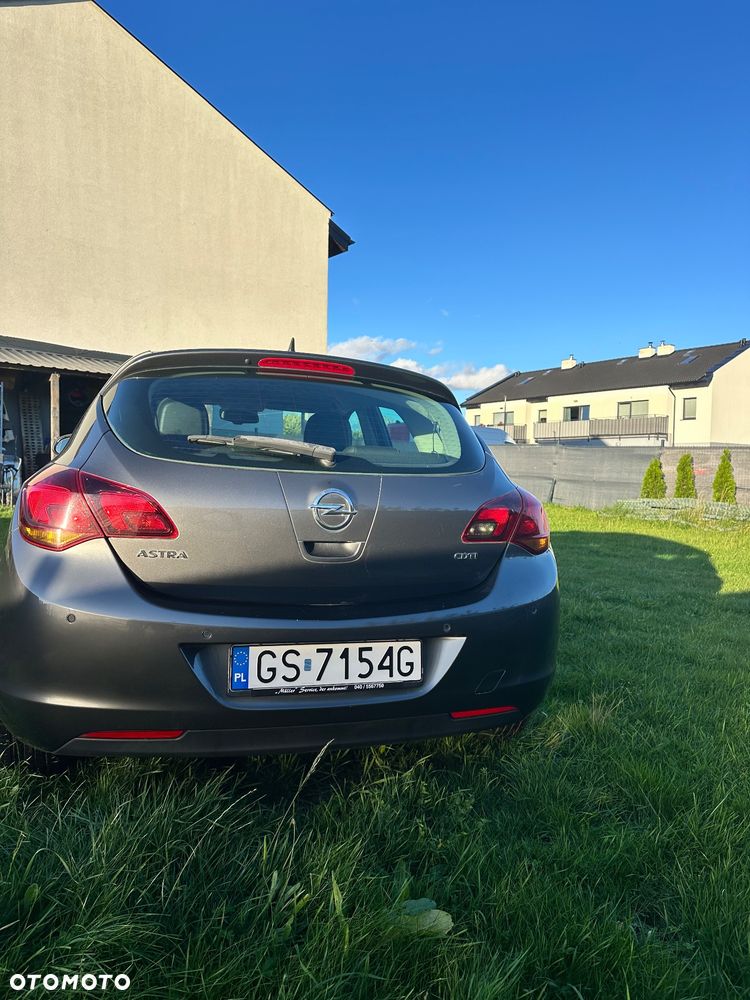 Opel Astra 2010 photo 4