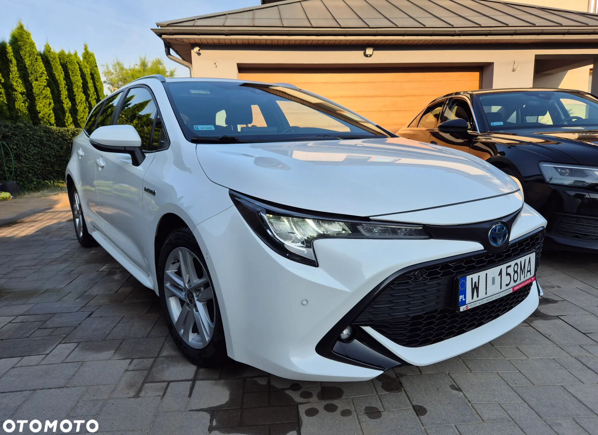 Toyota Corolla 1.8 Hybrid Comfort - 1