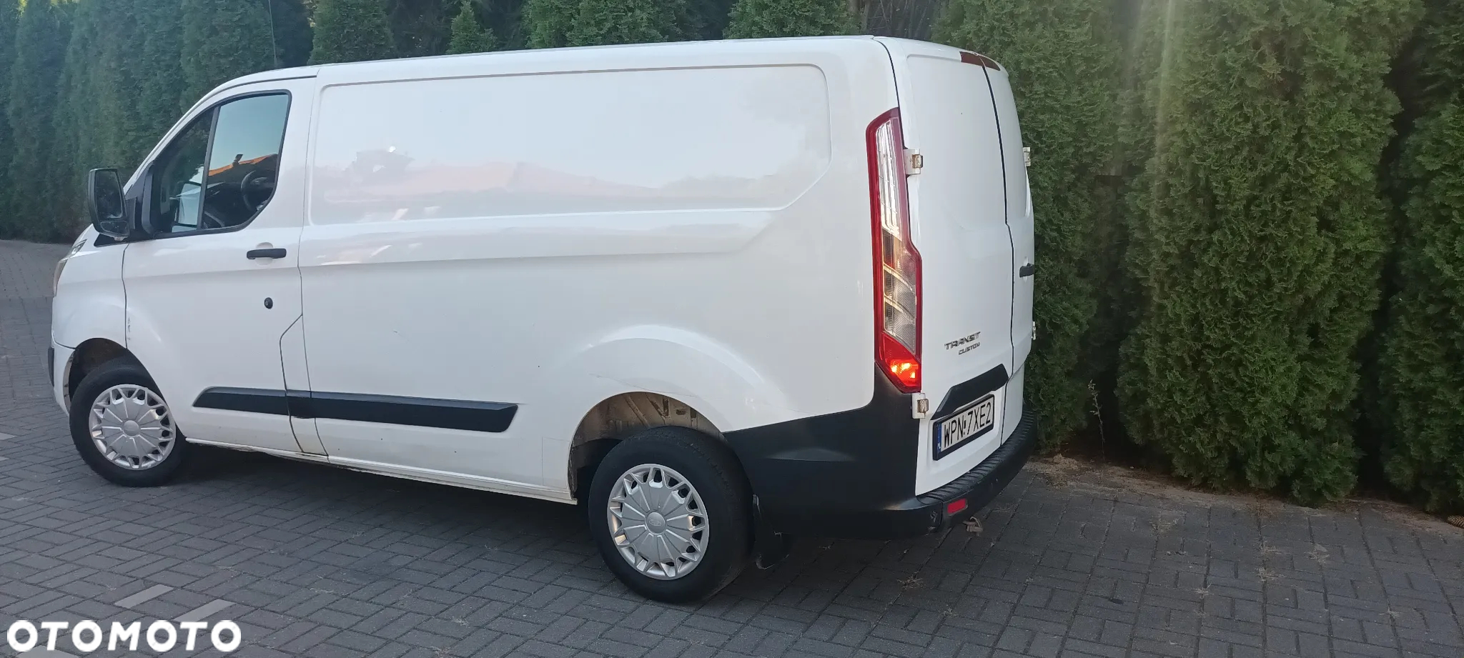 Ford TRANSIT CUSTOM - 11