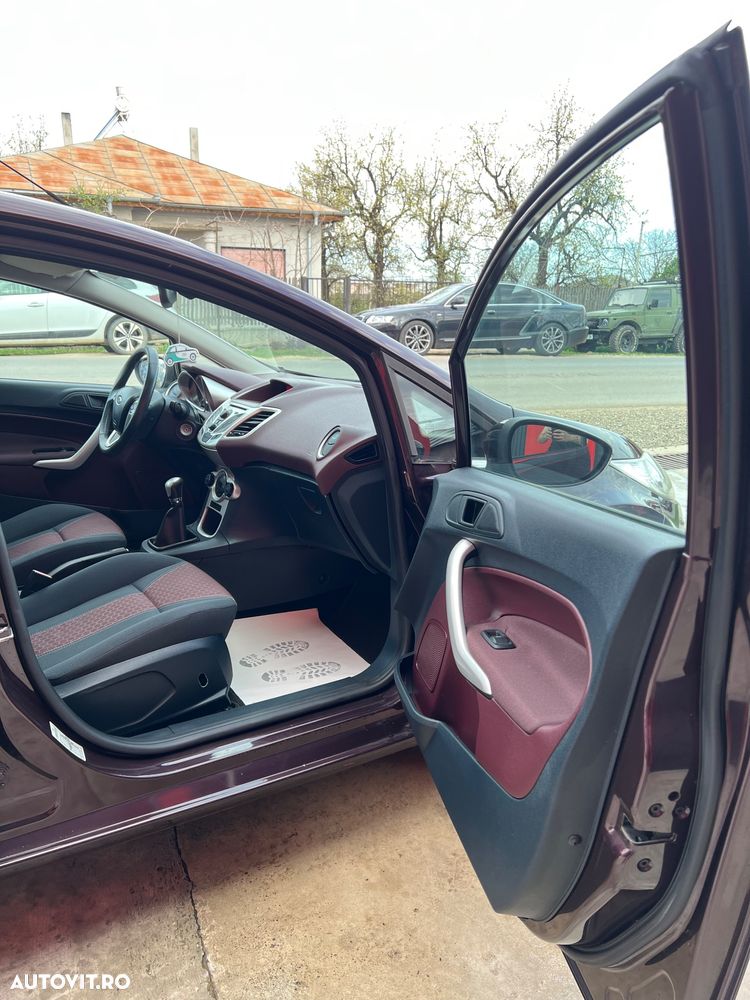 Ford Fiesta 1.6 TDCI DPF Titanium - 12