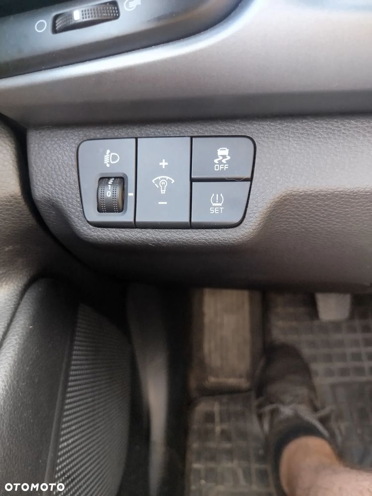Kia Rio 1.2 M - 11