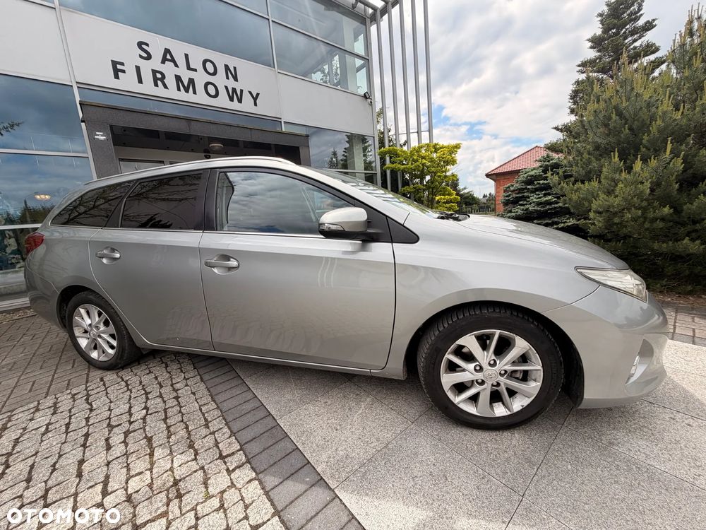 Toyota Auris 1.6 Prestige - 24