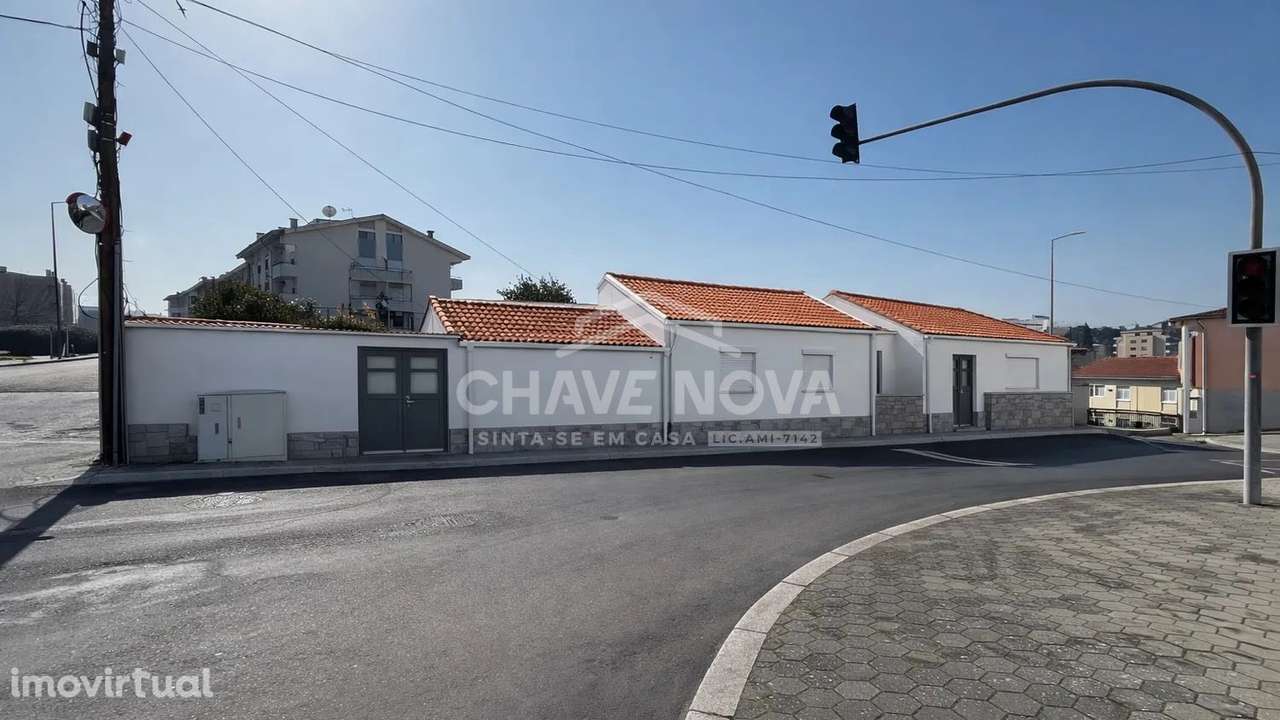 Conjunto 5 Moradias Para Recuperar em Oliveira do Douro - Grande imagem: 2/10