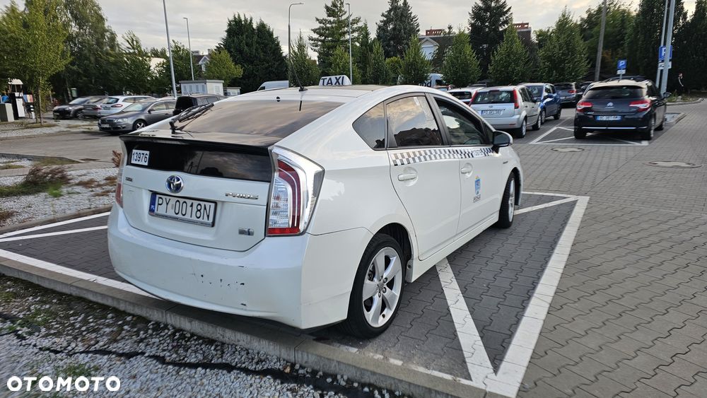 Toyota Prius - 4