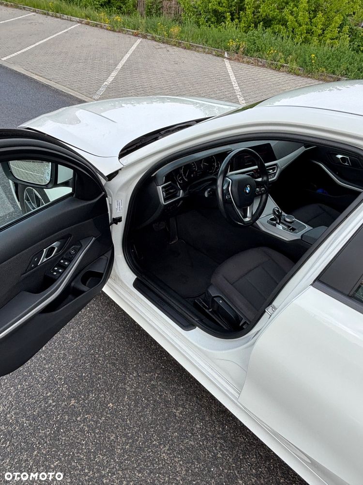 BMW Seria 3 318i - 14