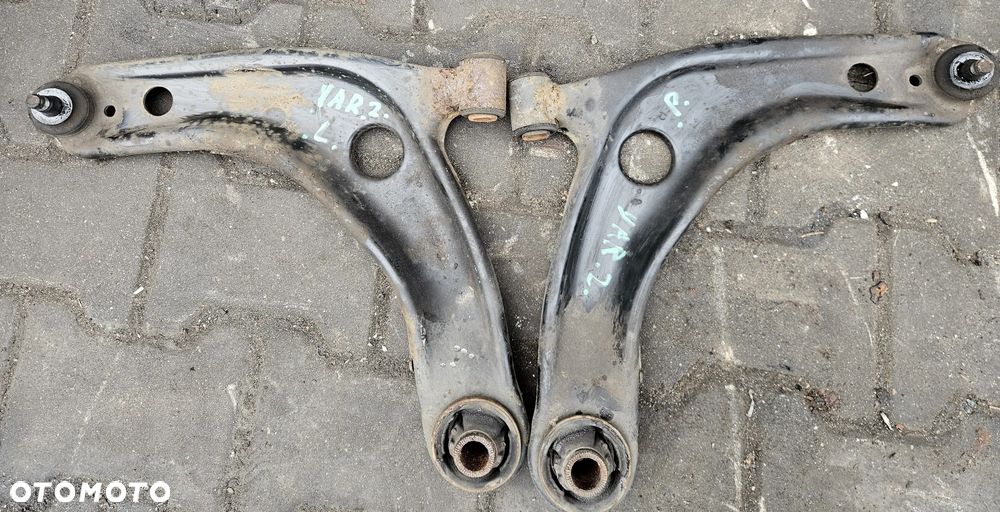 Toyota Yaris II   wahacz przód przedni prawy lewy  06-11 - 2
