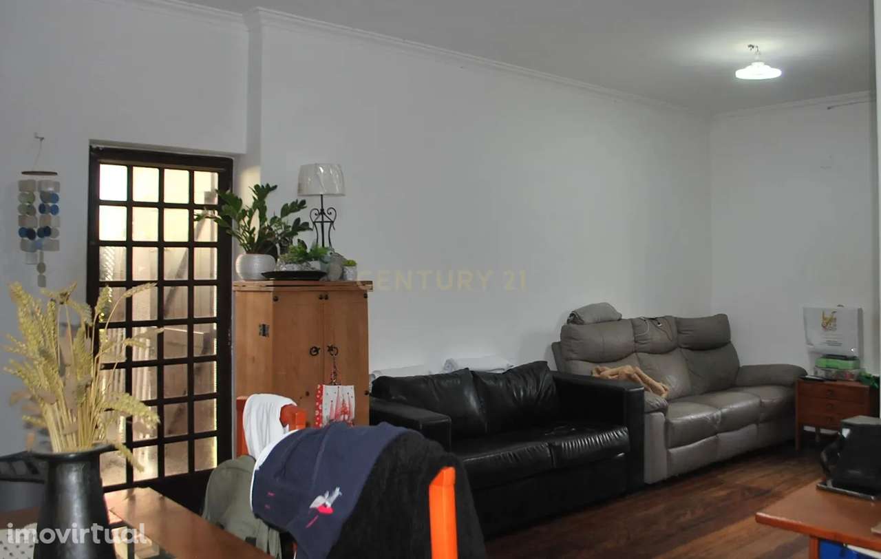 Moradia Geminada no Bairro Rosario em Almada - Grande imagem: 2/20