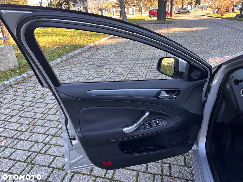 Ford Mondeo 1.6 TDCi Ambiente - 11