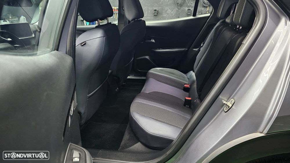 Peugeot e-2008 Allure - 11