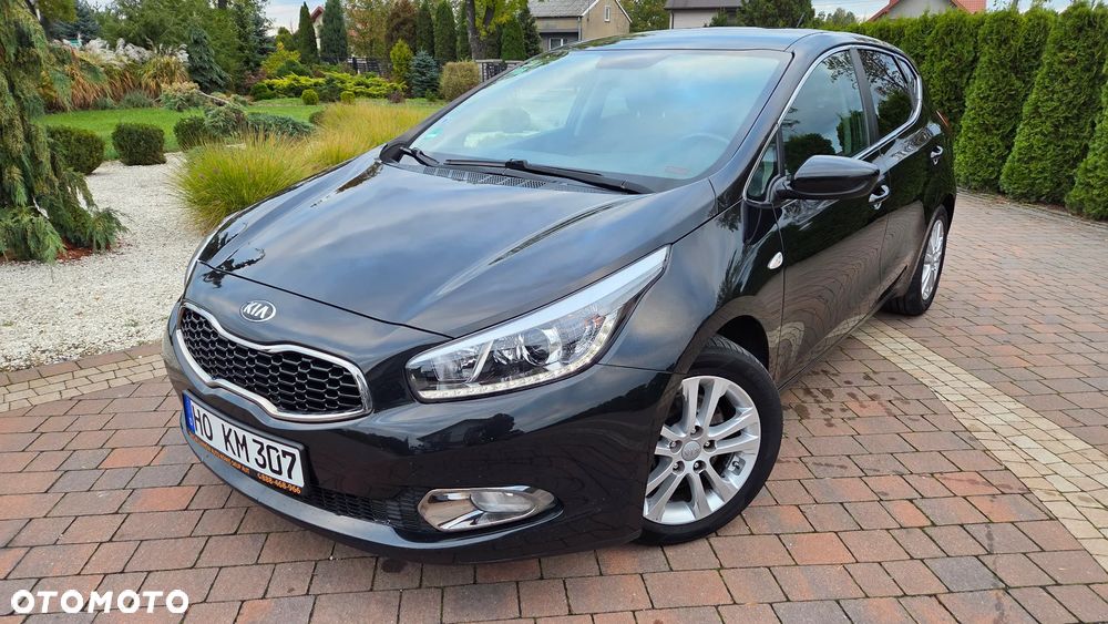 Kia Ceed 1.6 CRDi 128 Dream Team Edition - 11