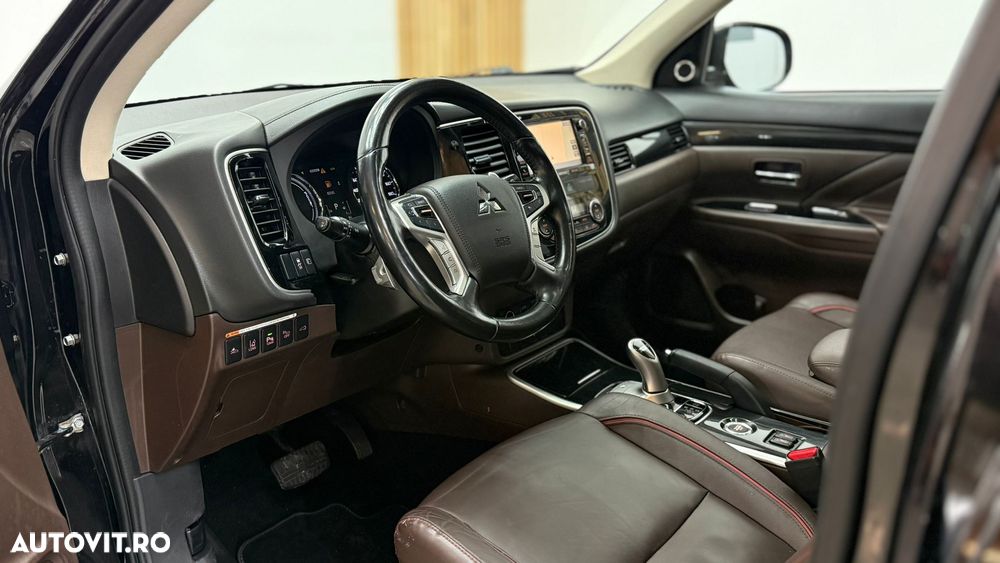 Mitsubishi Outlander 2.0 4WD Plug-In Hybrid - 6