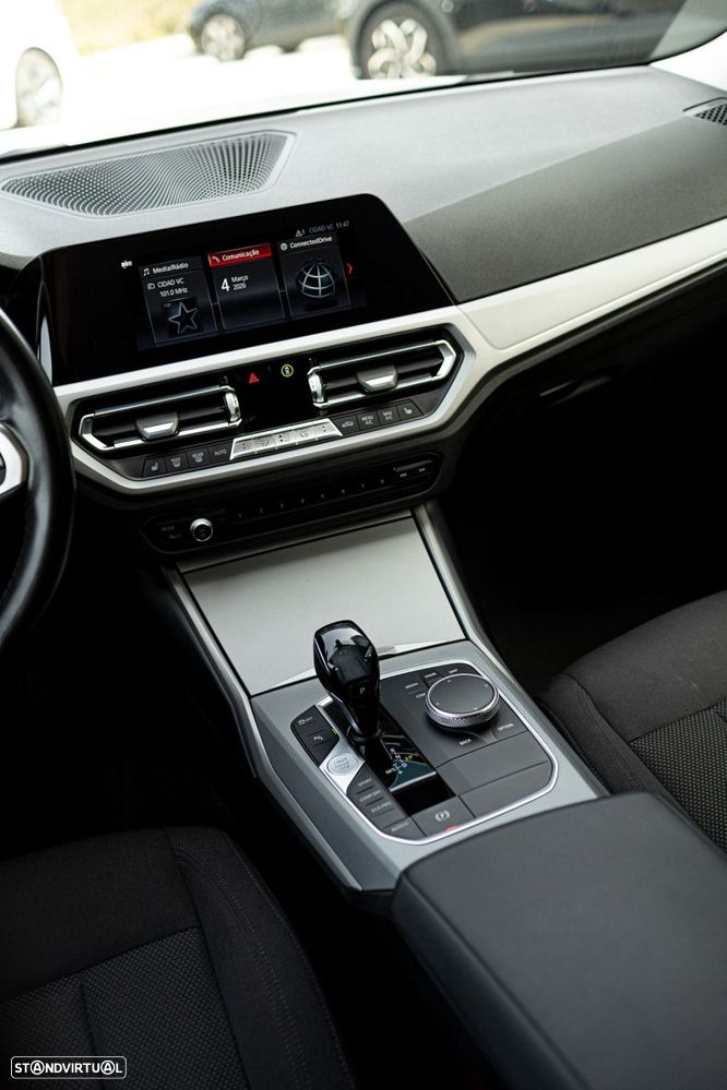 BMW 320 d Aut. Sport Line - 38