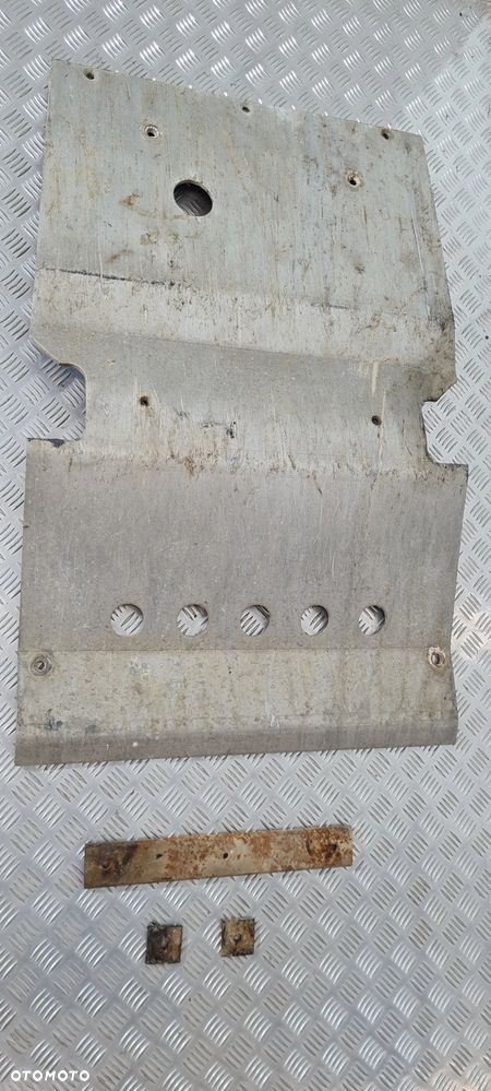 Isuzu D-Max I 3.0 Osłona Dolna Silnika - 1