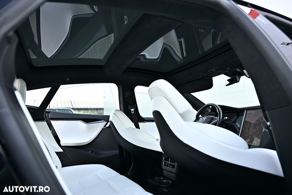 Tesla Model S - 21