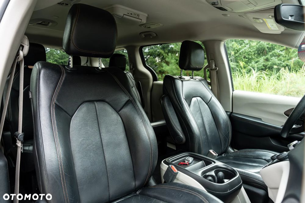 Chrysler Pacifica - 23