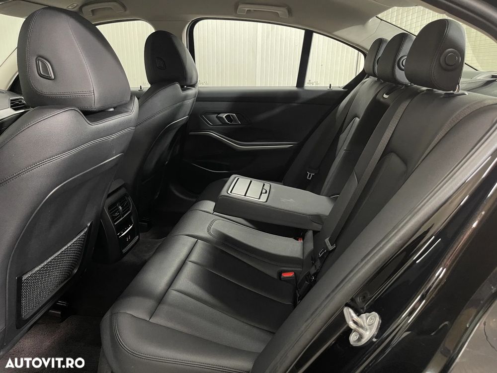 BMW Seria 3 320d xDrive AT MHEV - 12
