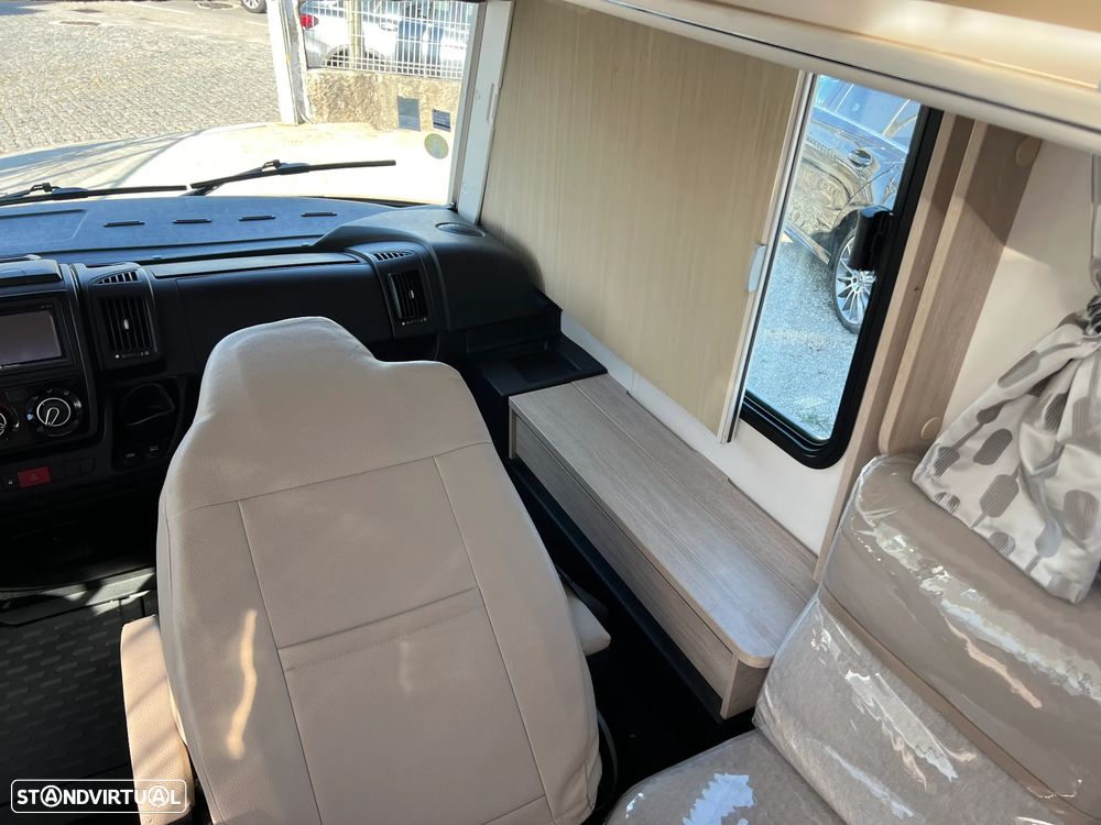 Rapido Serie 8F Cama Central - 18