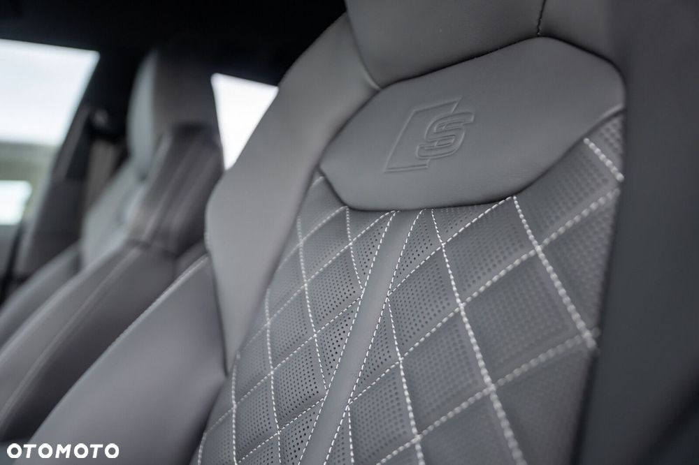 Audi SQ8 - 12