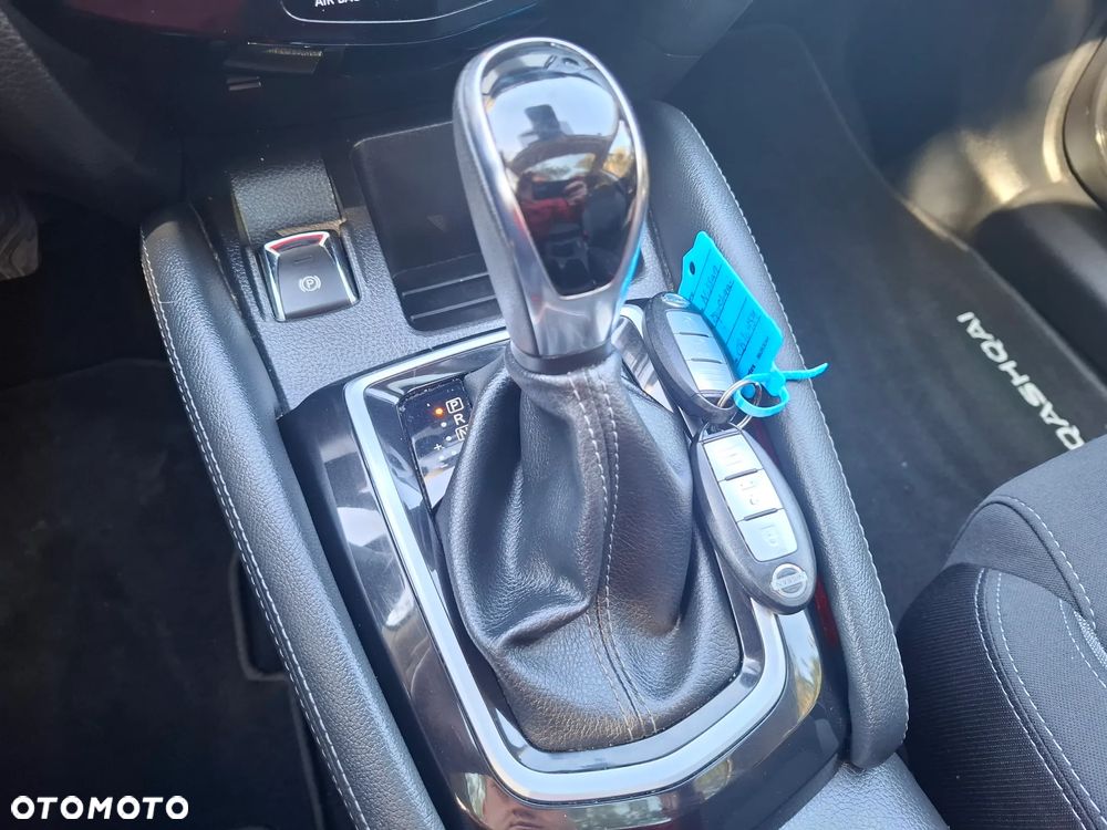 Nissan Qashqai 1.2 DIG-T Tekna Xtronic - 24