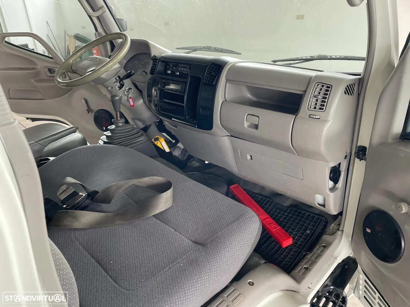 Toyota Dyna 3.0 D-4D c/Báscula e Rodado Simples - 12