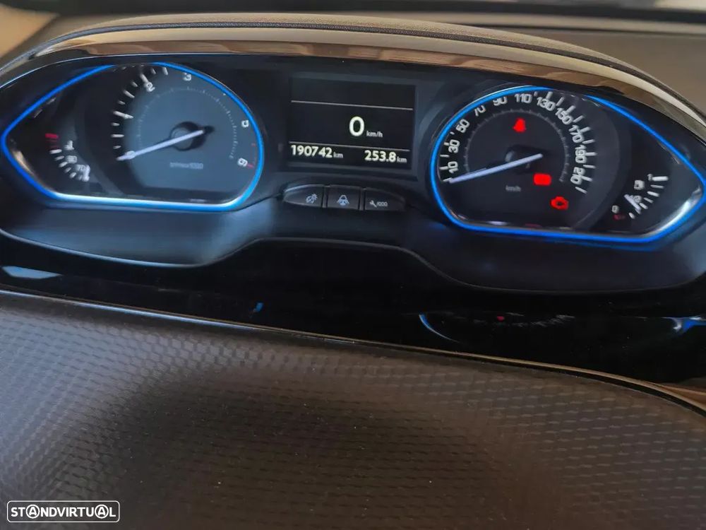 Peugeot 2008 - 4