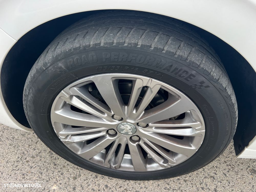 Peugeot 208 1.2 PureTech Style - 26
