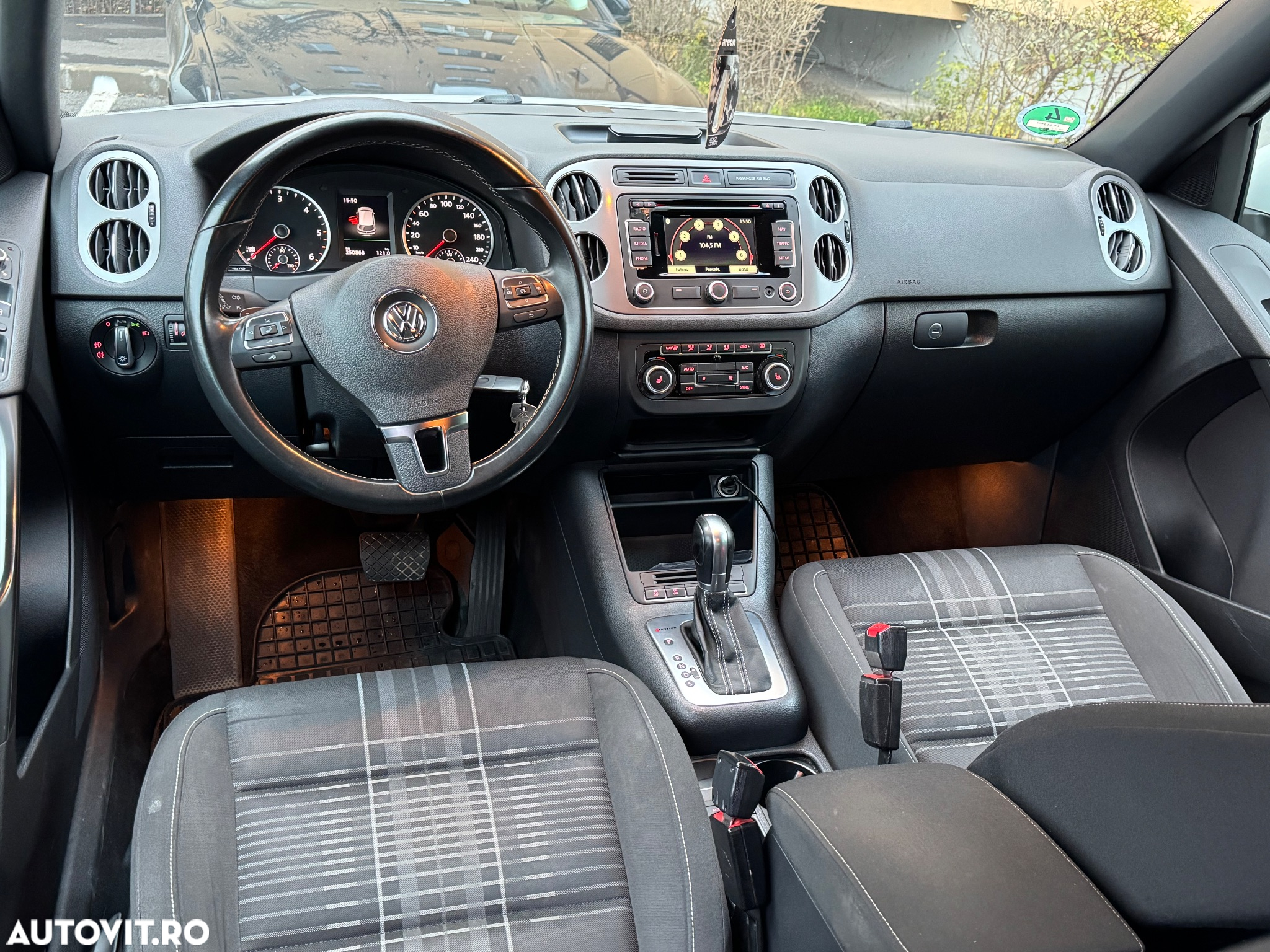 Volkswagen Tiguan 2.0 TDI DPF 4Motion BlueMotion Technology DSG Lounge Sport & Style - 2