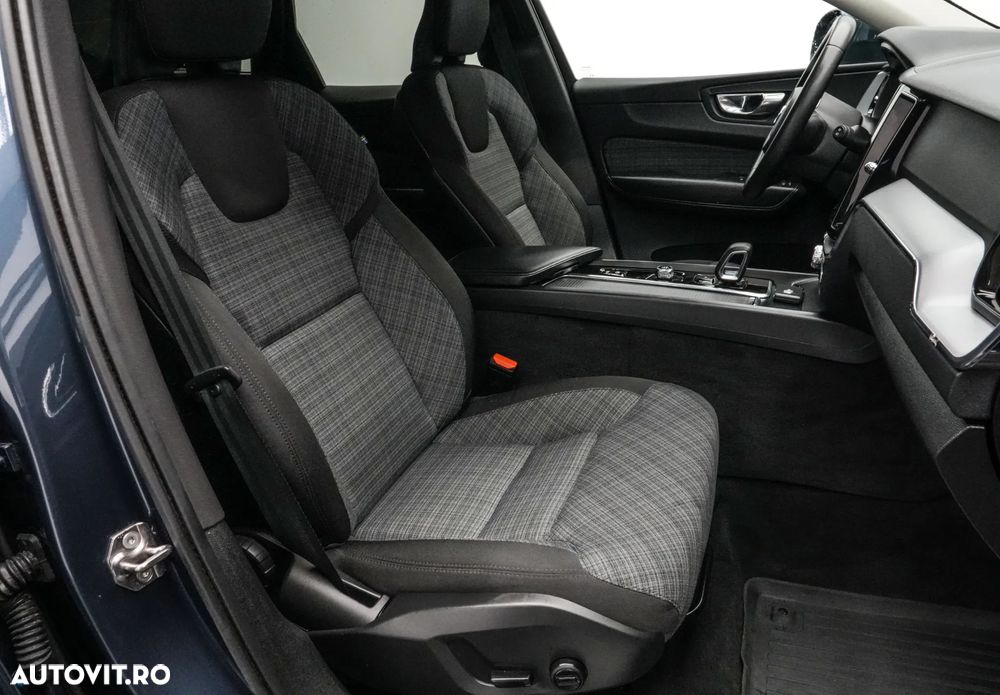 Volvo XC 60 B4 MHEV AT8 AWD Momentum Pro - 14