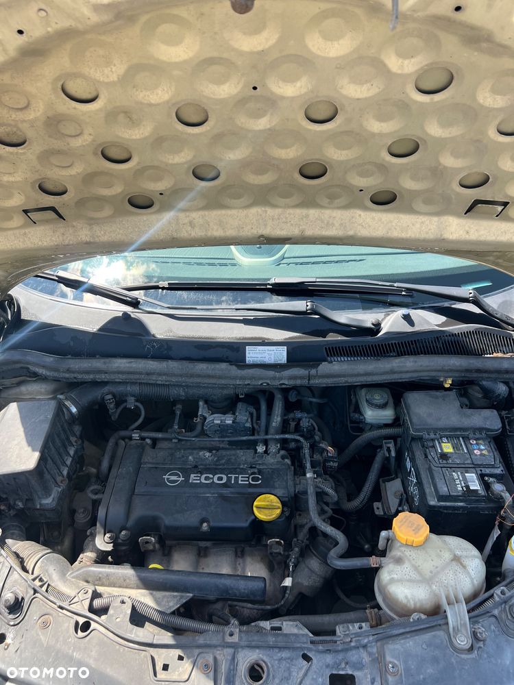 Opel Corsa 1.2 16V Essentia - 11